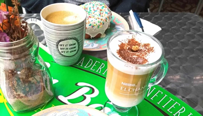 La Bambola Cafeteria Confiteria Panaderia Comentario 10 - Carmelo