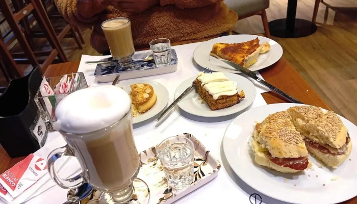 La Cafeteria Cafe - Young