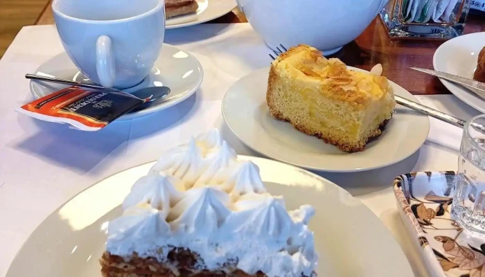 La Cafeteria Todo - Young