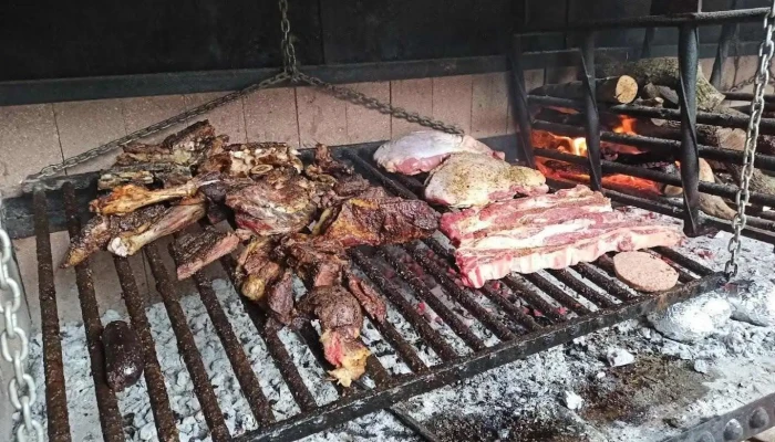 La Colonia Restaurant -  Comida Y Bebida - Porvenir