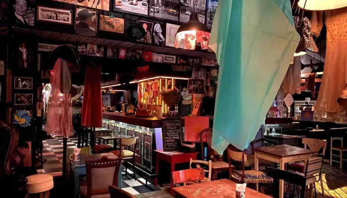 La Esquina Del Mundo -  Ambiente - Montevideo