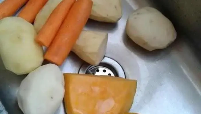 La Familia -  Comida Y Bebida - Nuevo Berlín