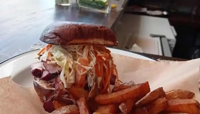 La Fonda La Pedrera -  Comida Y Bebida - La Pedrera