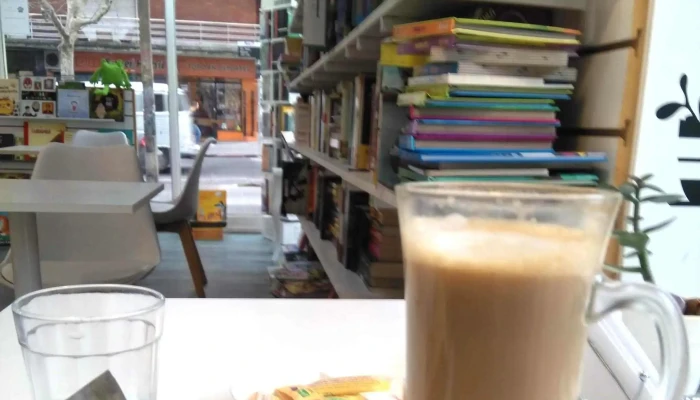 La Libelula -    Libros Y Cafe Donde - Montevideo