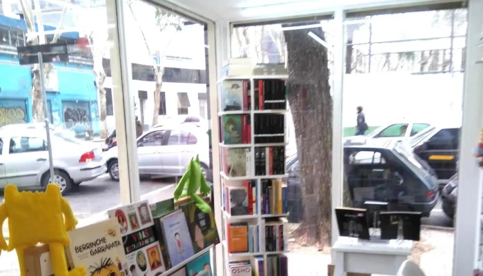 La Libelula -    Libros Y Cafe Videos - Montevideo
