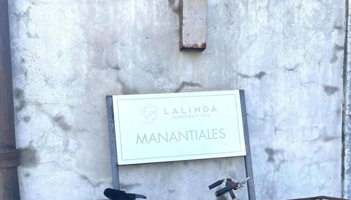 La Linda Panaderia Y Cafe Comentario 2 - Manantiales