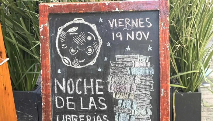 La Lupa Libros -  Abierto Ahora - Montevideo