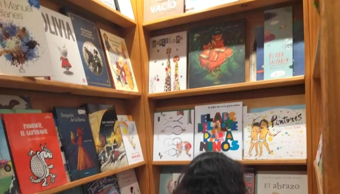 La Lupa Libros -  Opiniones - Montevideo