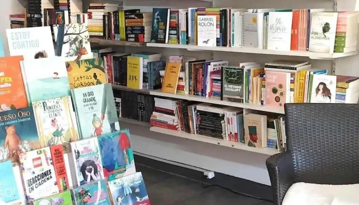 La Posta Del Libro -  Estante De Libros - Paysand&uacute;