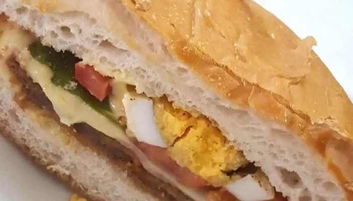 La Tuerca Chiviteria Sandwich De Pollo - Salto
