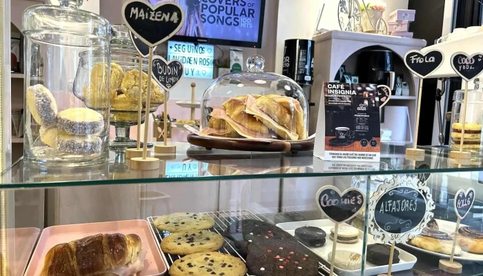 La Vida En Rosa -  Comidas Y Bebidas - Montevideo