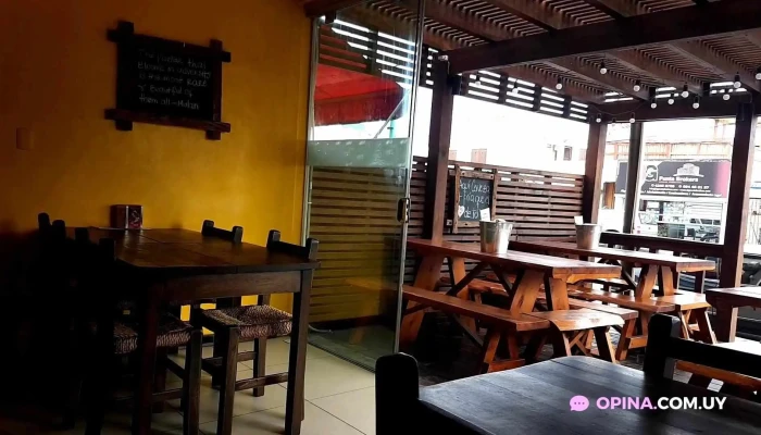 Las Charruitas Empanadas Gourmet -  Videos - Punta del Este