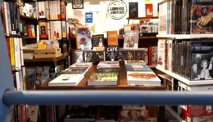 Libreria Del Mercado Estante De Libros - Montevideo