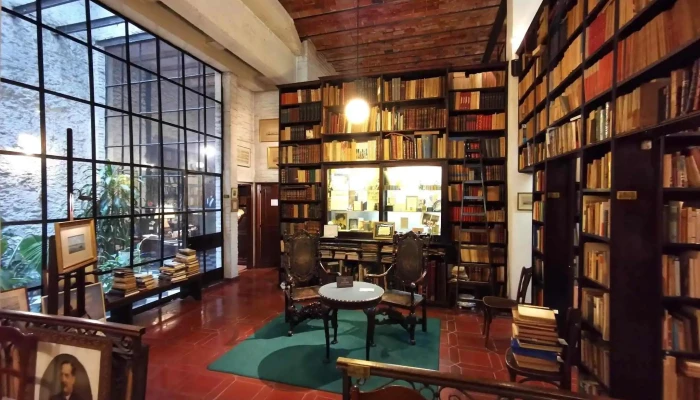 Libreria Linardi Y Risso Estante De Libros - Montevideo