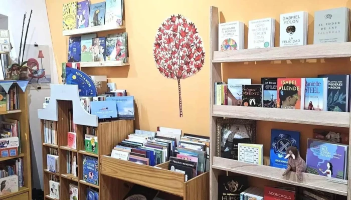 Libros Del Arbol Rojo Estante De Libros - Atlántida