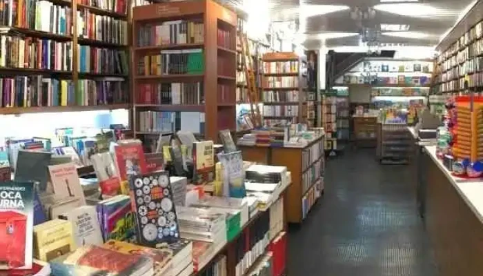Libros Del Paso -    Libreria Y Papeleria Estante De Libros - Montevideo
