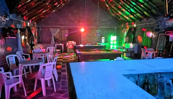 Lo De La Turca -  Pool Tragos Y Comidas Ambiente - Velazquez