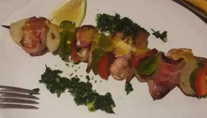 Los Juanes Resto Bar -  Comida Y Bebida - Florida