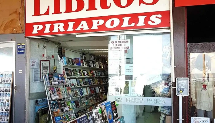 Los Libros Piriapolis Estante De Libros - Piriápolis