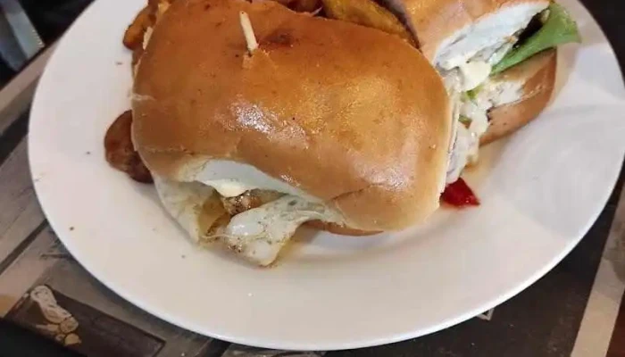 Macalusos Restaurant Comida Y Bebida - Nueva Helvecia