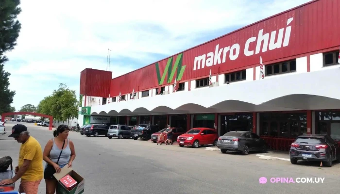 Makro Chui Estacionamiento - Chui