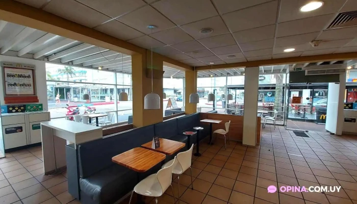 Mcdonalds Ambiente - Punta del Este