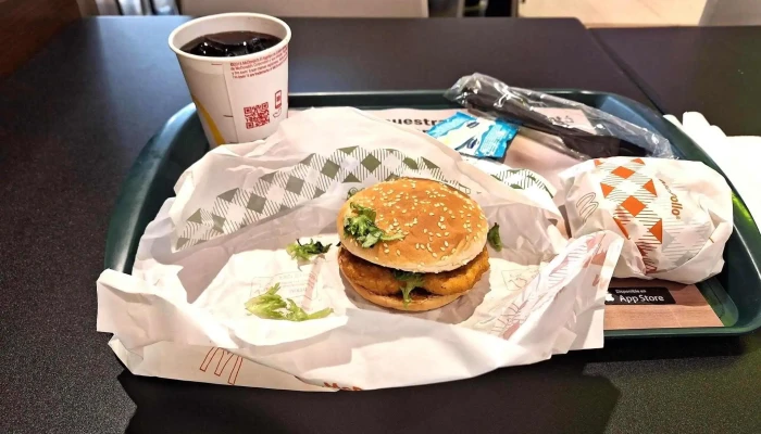 Mcdonalds Sandwich De Pollo - Montevideo