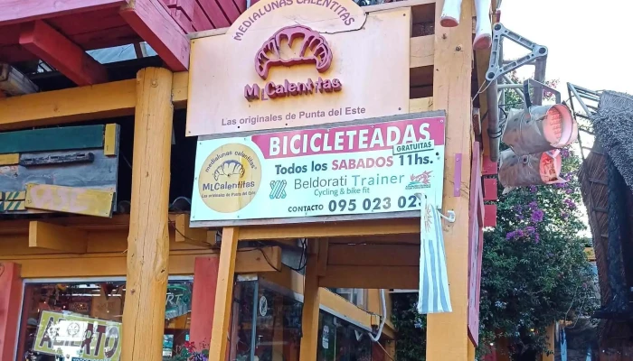 Medialunas Calentitas -  Comentario 3 - La Barra