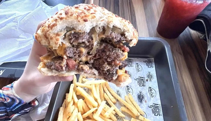 Mercado Gastronomico Tres Cruces Comidas Y Bebidas - Montevideo