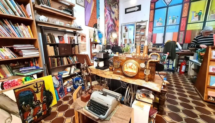 Moebius -  Estante De Libros - Montevideo