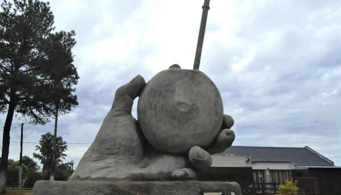 Monumento al Mate - 97100 Sarandí Del Yí