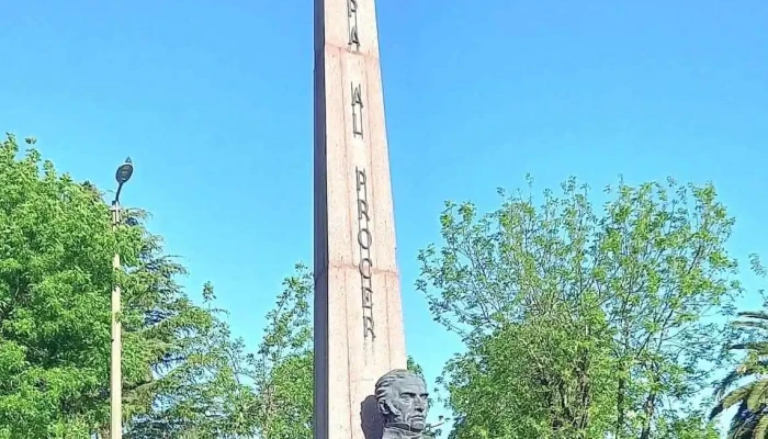 Monumento De La Plaza -  Todo - Casupá