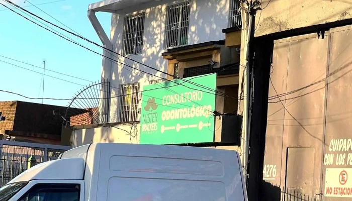 Mr. Brackets - Montevideo