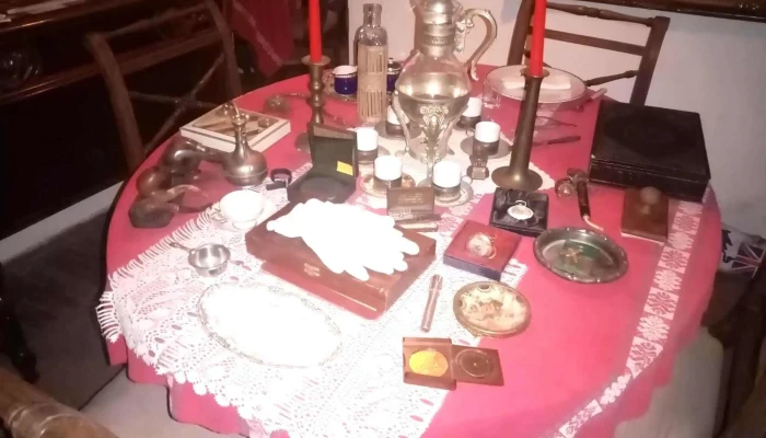 Museo Sherlock Holmes -  Comidas Y Bebidas - La Tuna