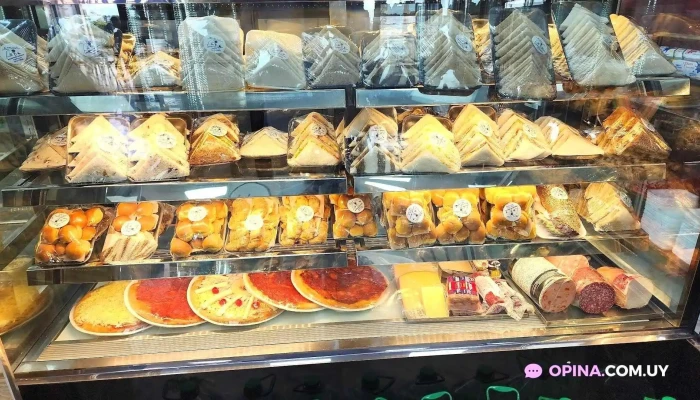 Napolis Confiteria Y Panaderia Pastel - Piriápolis