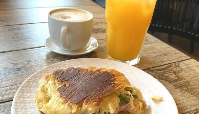 Nina Pasteleria Cafe Arocena Comidas Y Bebidas - Montevideo