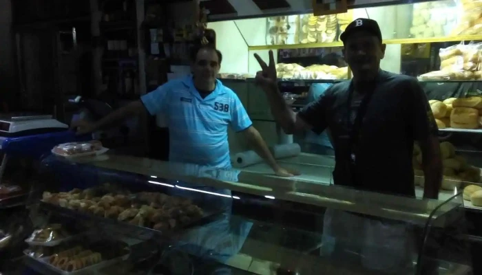 Panaderia Falero Vitrina - San Ramón