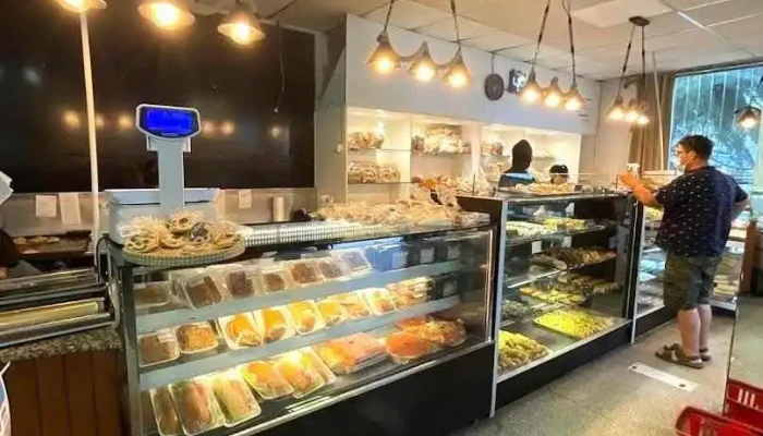 Panaderia Rumbo Al Este Vitrina - Atlántida