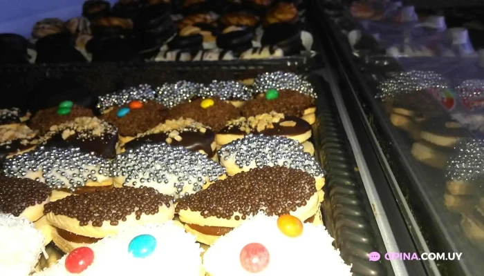 Panaderia Y Confiteria La Gran Muneca Chocolate - Tarariras