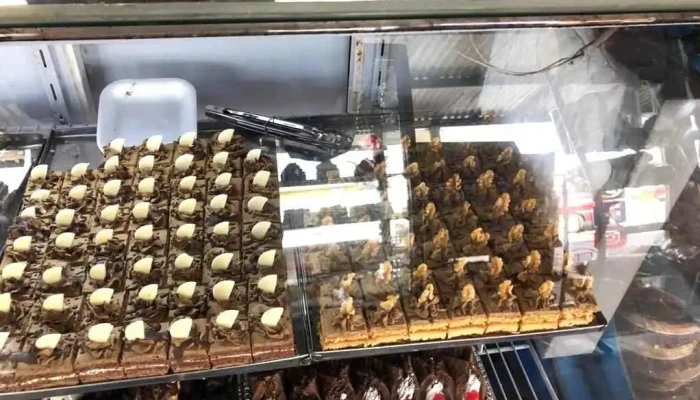 Panaderia Y Confiteria La Nueva Roma Pastel - Juan L. Lacaze