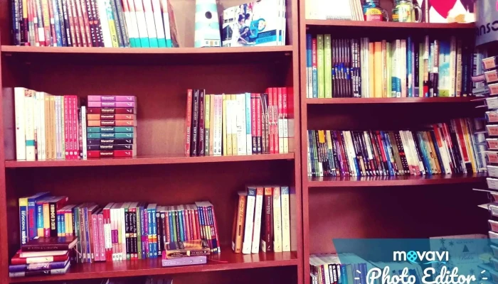 Papeleria Faro De Esperanza Estante De Libros - Montevideo