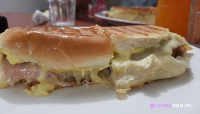 Parador La Quijotada -  Comida Y Bebida - Alejandro Gallinal