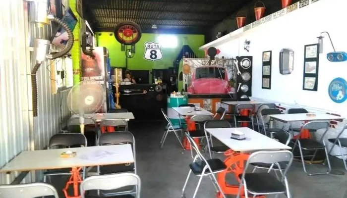 Parador Ruta 8 -  Ambiente - Empalme Olmos