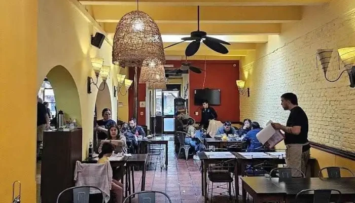 Parrillada El Porton Ambiente - Col. del Sacramento