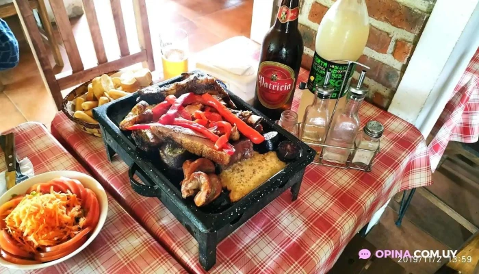 Parrillada El Poto Comida Y Bebida - Carmelo