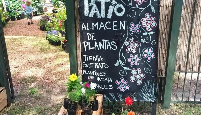 Patio Almacen De Plantas Direccion - Las Toscas