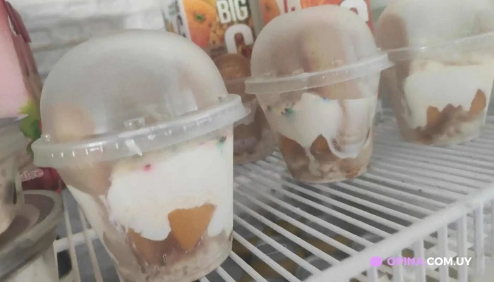 Patio De Comidas -  Comida Y Bebida - Quebracho