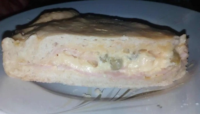 Patio De Comidas -  Comida Y Bebida - Quebracho