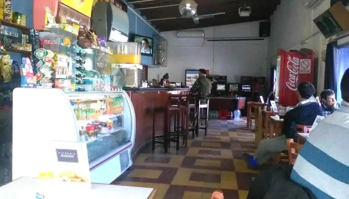 Pizzeria 2000 -  Ambiente - Cardal