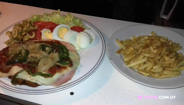 Pizzeria Doblemuza Comida Y Bebida - Las Piedras